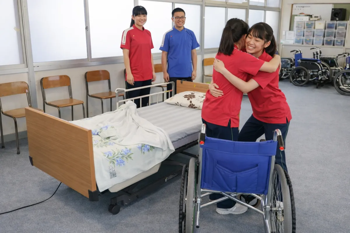 千葉学芸高等学校 福祉コースの介助実習