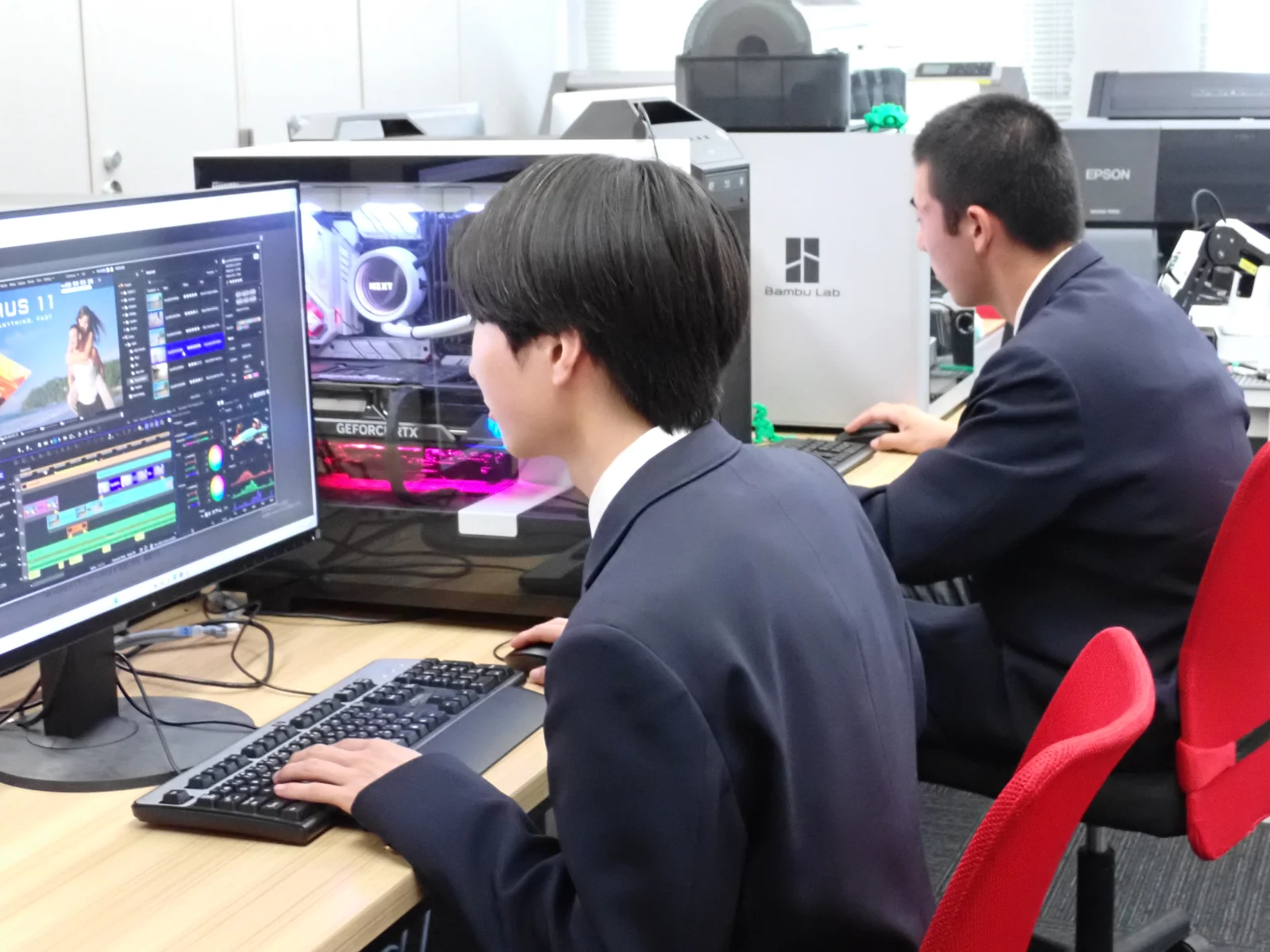 情報コースの実践的学習のようす