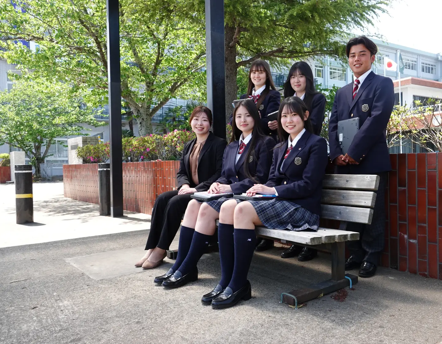 千葉学芸高等学校の校門前