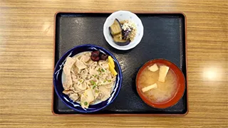学生食堂のメニュー ネギ塩豚丼