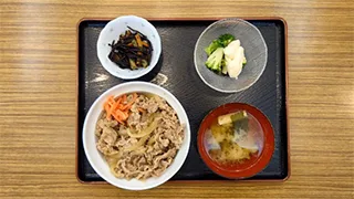 学生食堂のメニュー 牛丼定食