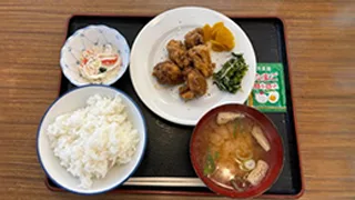 学生食堂のメニュー から揚げ(世界のやまちゃん風)