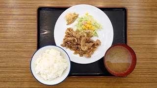 学生食堂のメニュー しょうが焼き定食