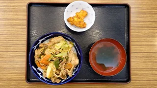 学生食堂のメニュー ホイコーロー丼